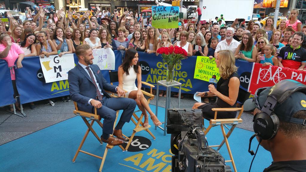 KIMMEL - Kaitlyn Bristowe - Shawn Booth - Fan Forum - Media SM - NO Discussion - Page 2 CLADbn1UEAE2Lyl