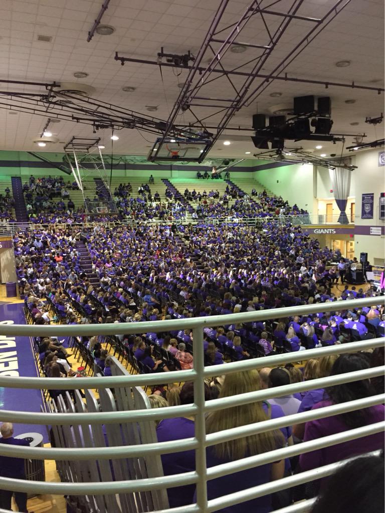 MrsWey10's tweet photo. Opening day @BenDavisHS is always a great time! #iamwayne #wearewayne #tgsyoyl http://t.co/tqKJwyJQbh