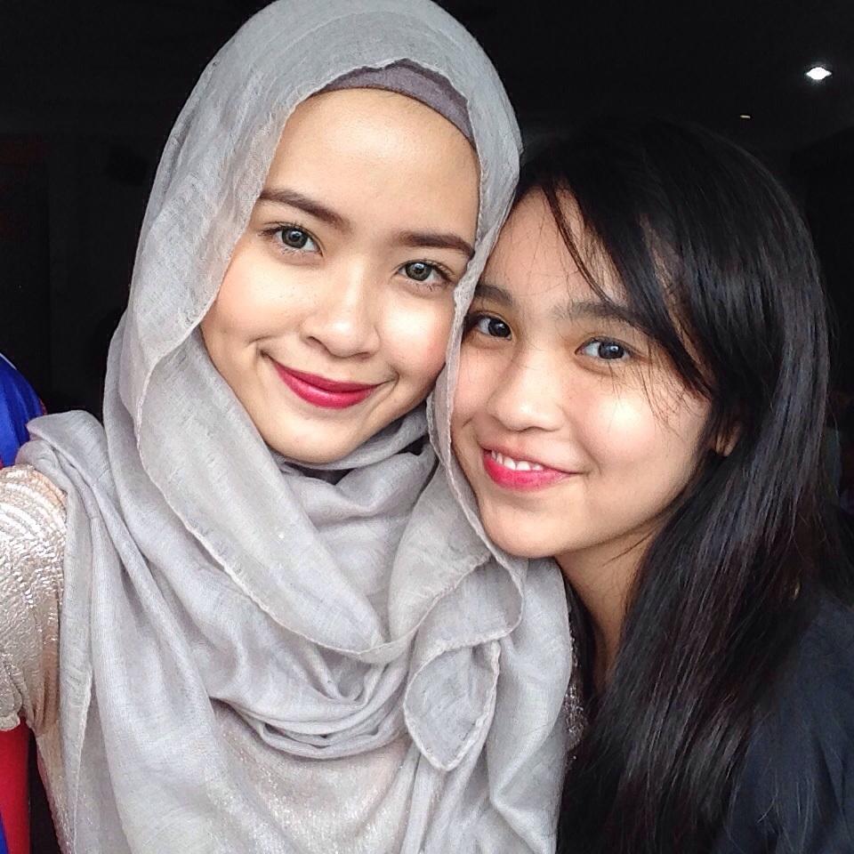 soniaasyira's tweet photo. This one my peberet dutch lady HAHA 😘😘😘😘😘😘😘💘💘💘💘💘 #slenges @_yannur http://t.co/oayplMFYtt