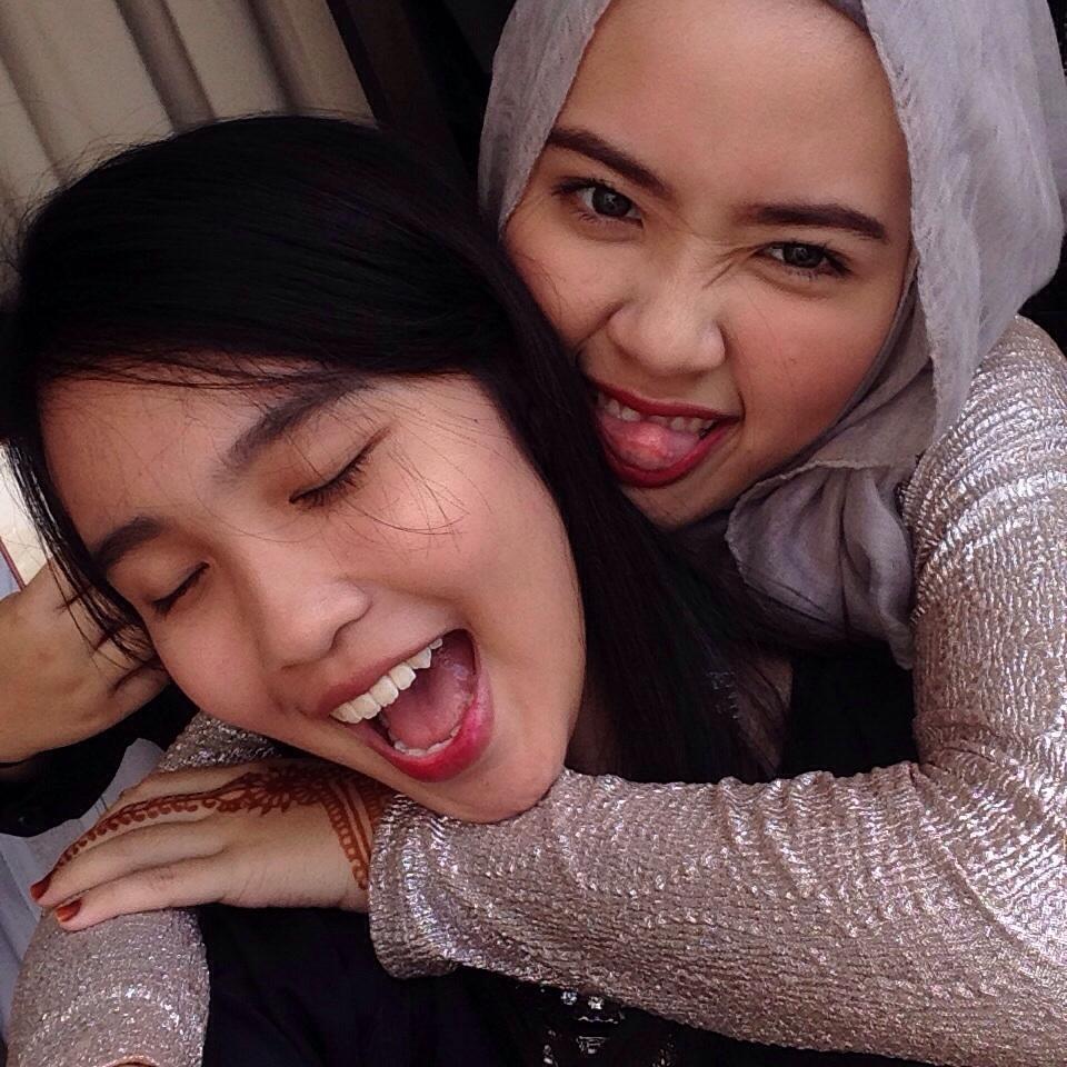 soniaasyira's tweet photo. This one my peberet dutch lady HAHA 😘😘😘😘😘😘😘💘💘💘💘💘 #slenges @_yannur http://t.co/oayplMFYtt