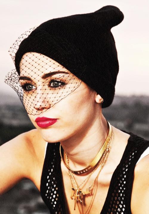 crnscg's tweet image. We can't stop, we won't stop #MTVHottest Miley Cyrus