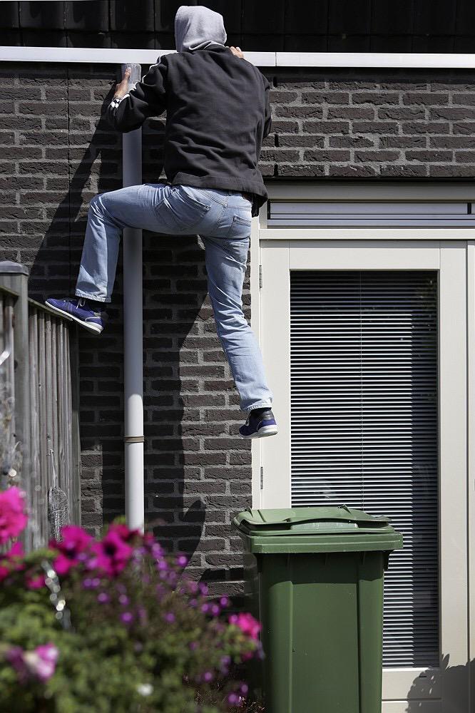 POL_AlphenadRyn's tweet photo. Laat u uw sieraden tijdens uw #vakantie ook altijd thuis? Zorg dan dat inbrekers uw afwezigheid niet doorhebben http://t.co/FUng6ZM6mA