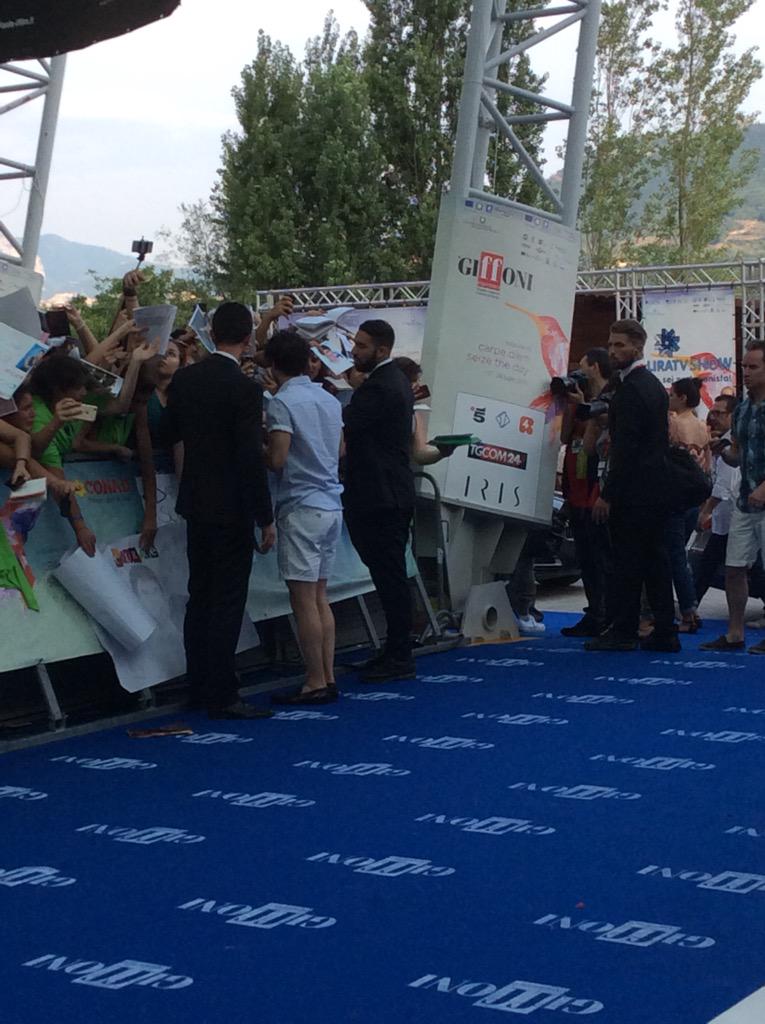 hrhellie's tweet photo. I kind of made a photo-shoot of darren's backside, yes #darrencriss #gleeffoni #CrissGiffoni #giffoni http://t.co/sRCX7bDb2u