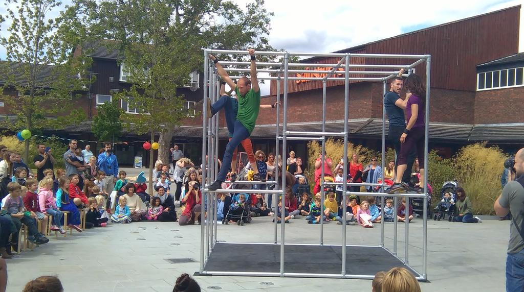 TryItFestival's tweet photo. Great dance performance by @MotionhouseDT at #Hampton_Square #captive15 http://t.co/o0hyF5YCGI
