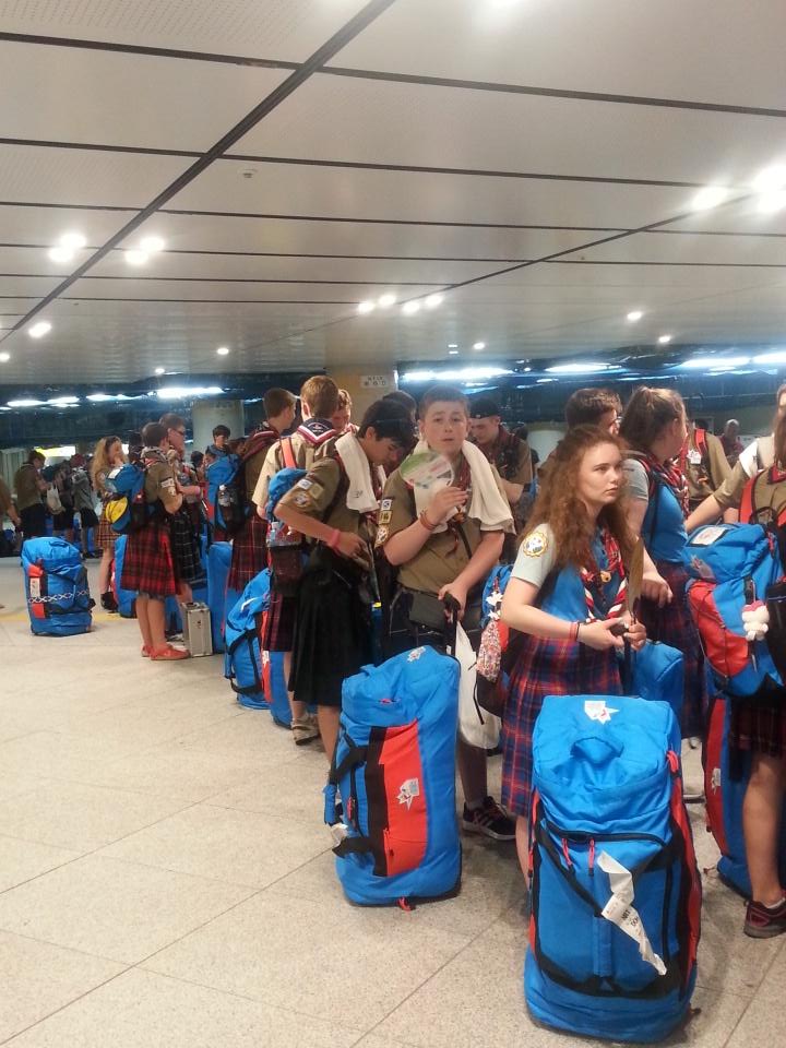 EastWSJ15's tweet photo. Waiting to board the bullet traim with @jambounit48 #japan2015 http://t.co/sINUpKVjST