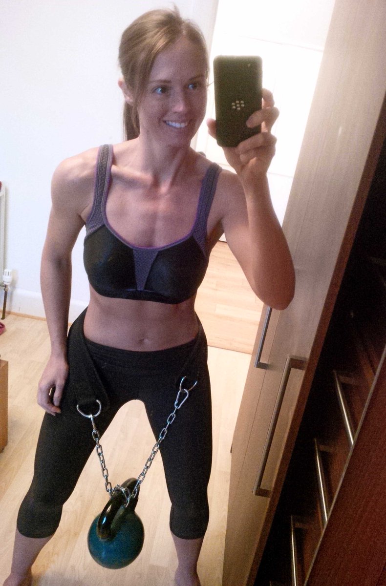victorialifts's tweet image. Yeh, I like this a lot! New toy! #dippingbelt #calisthenics #letsdosomepullups #fitfam #girlsthatlift @PureWarriorCo