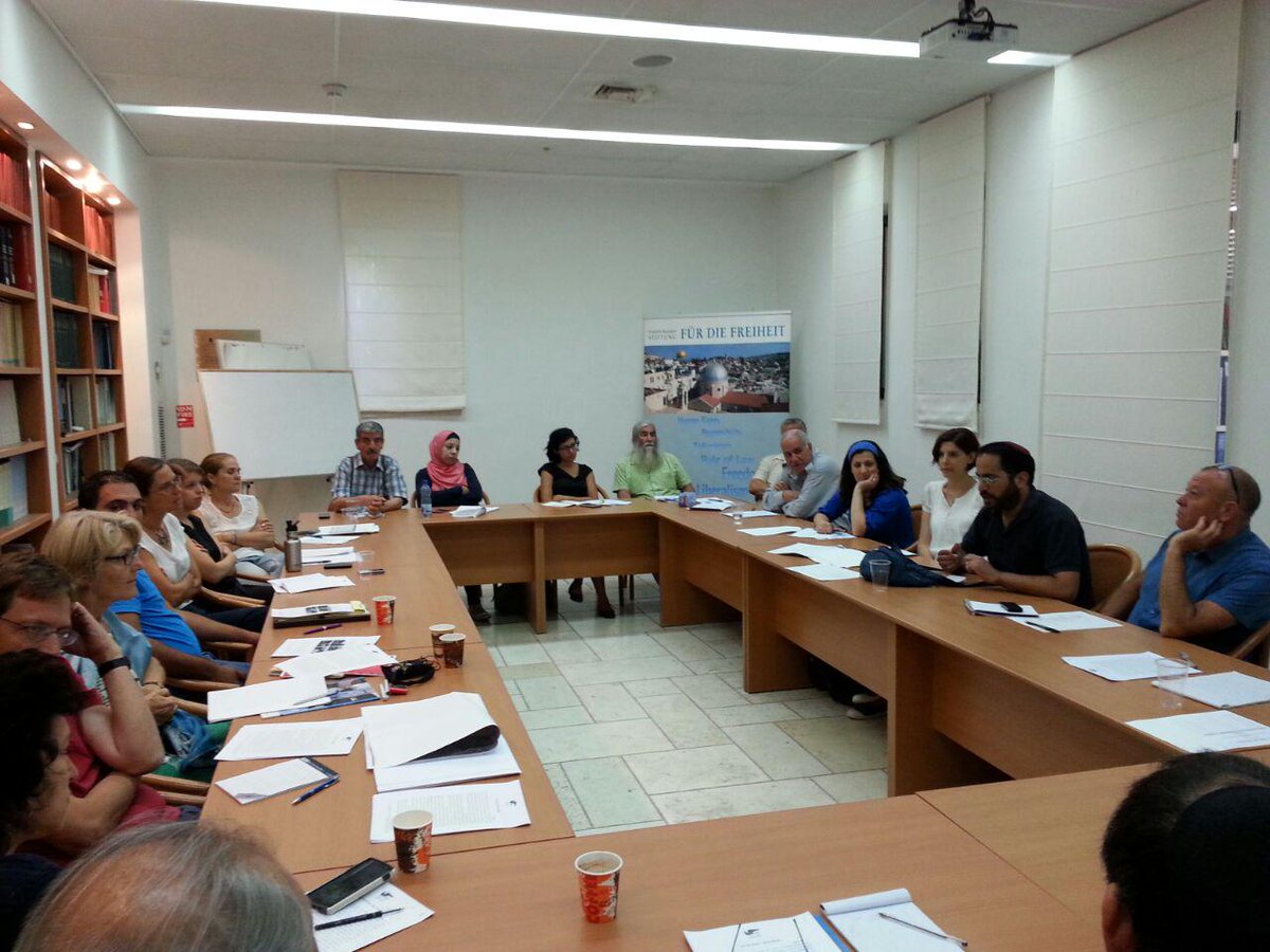 Yesterday we conducted round table which dealt with the northern neighborhood of At-Tur.

facebook.com/media/set/?set…