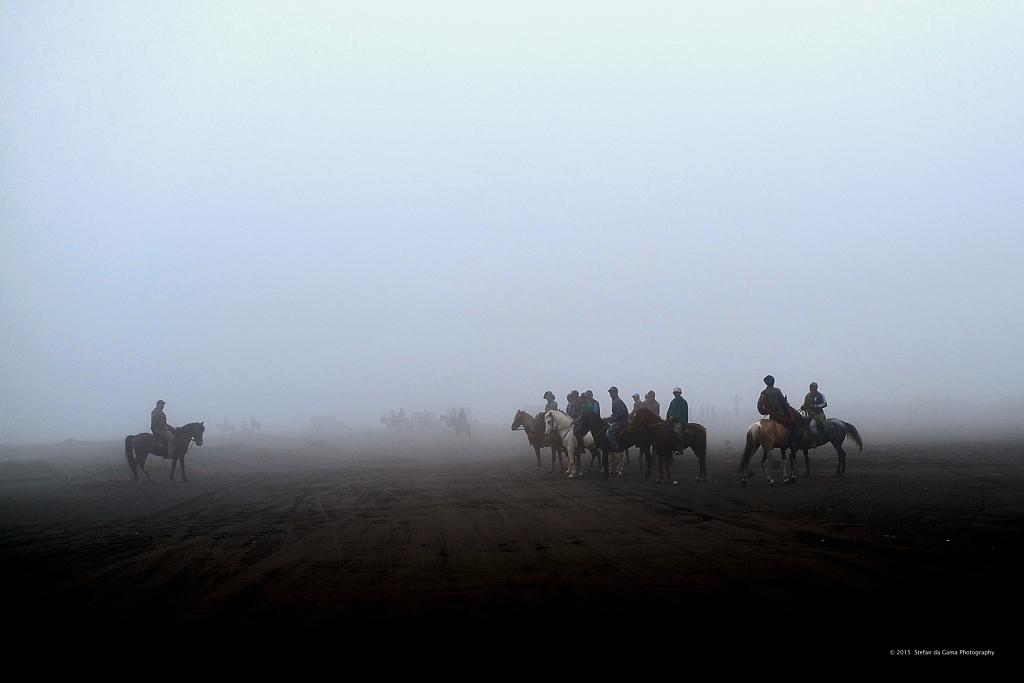Bromo.... Walking in The Fog stefandagama.wordpress.com/2015/07/28/bro…