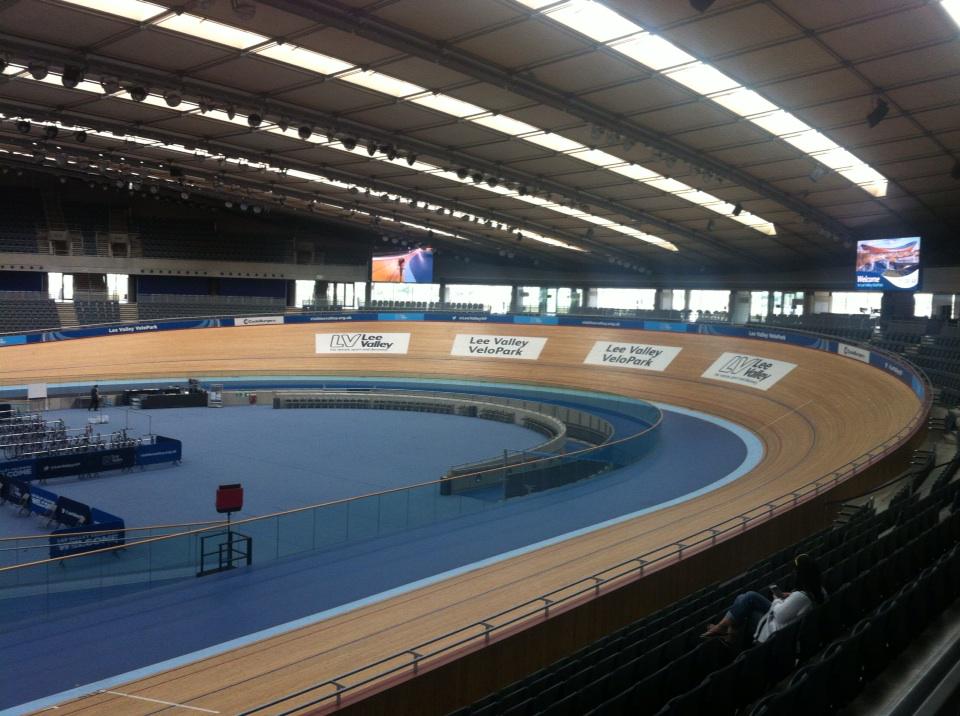 Vicality3's tweet photo. Fun at the velodrome :) #cycling #pumped #speed #feeltheburn http://t.co/IC4kbySunn