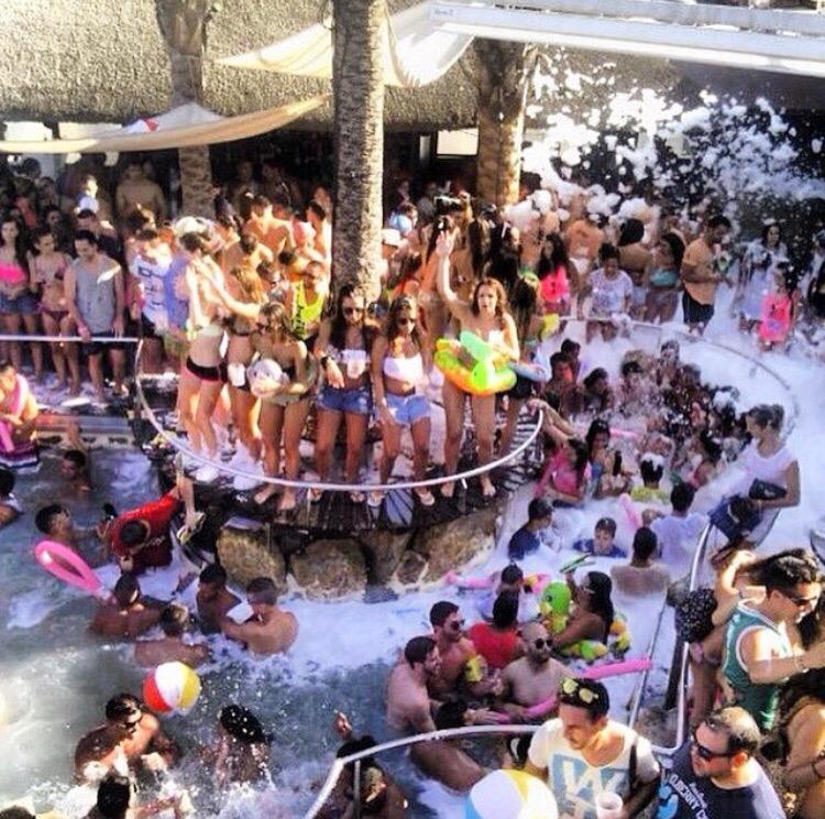 quintanagod's tweet photo. Cuenta atrás vacaciones MojacarShore😈 🔥🍸👑 http://t.co/6uMFFvBxDK