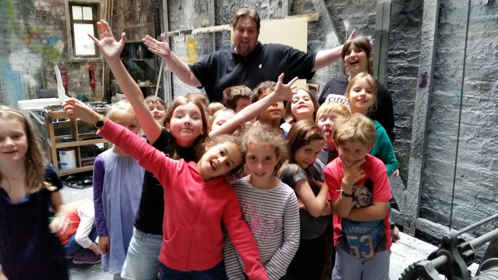 AngelaDrama's tweet image. The 6-8s group loved their tour of the @citizenstheatre building. #CitzSummerAcademy #Theatre #PaintFrame #Stage
