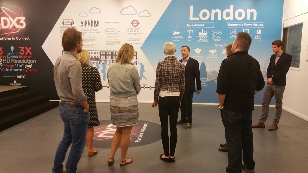 s_cadwell's tweet image. @Hammersonplc @isobelcreative @Posterscope @Carat_Leeds just about to start their #platformtoconnect #DX3 tour