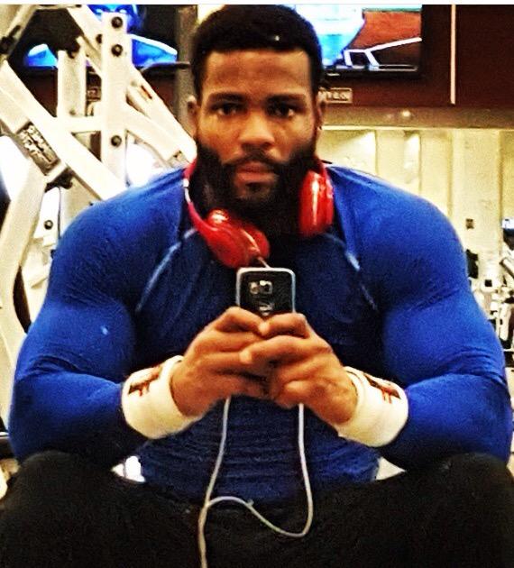 Prepspress's tweet image. One of the best prep athletes to ever come out of the state of Michigan, Braylon Edwards looks lean and mean.