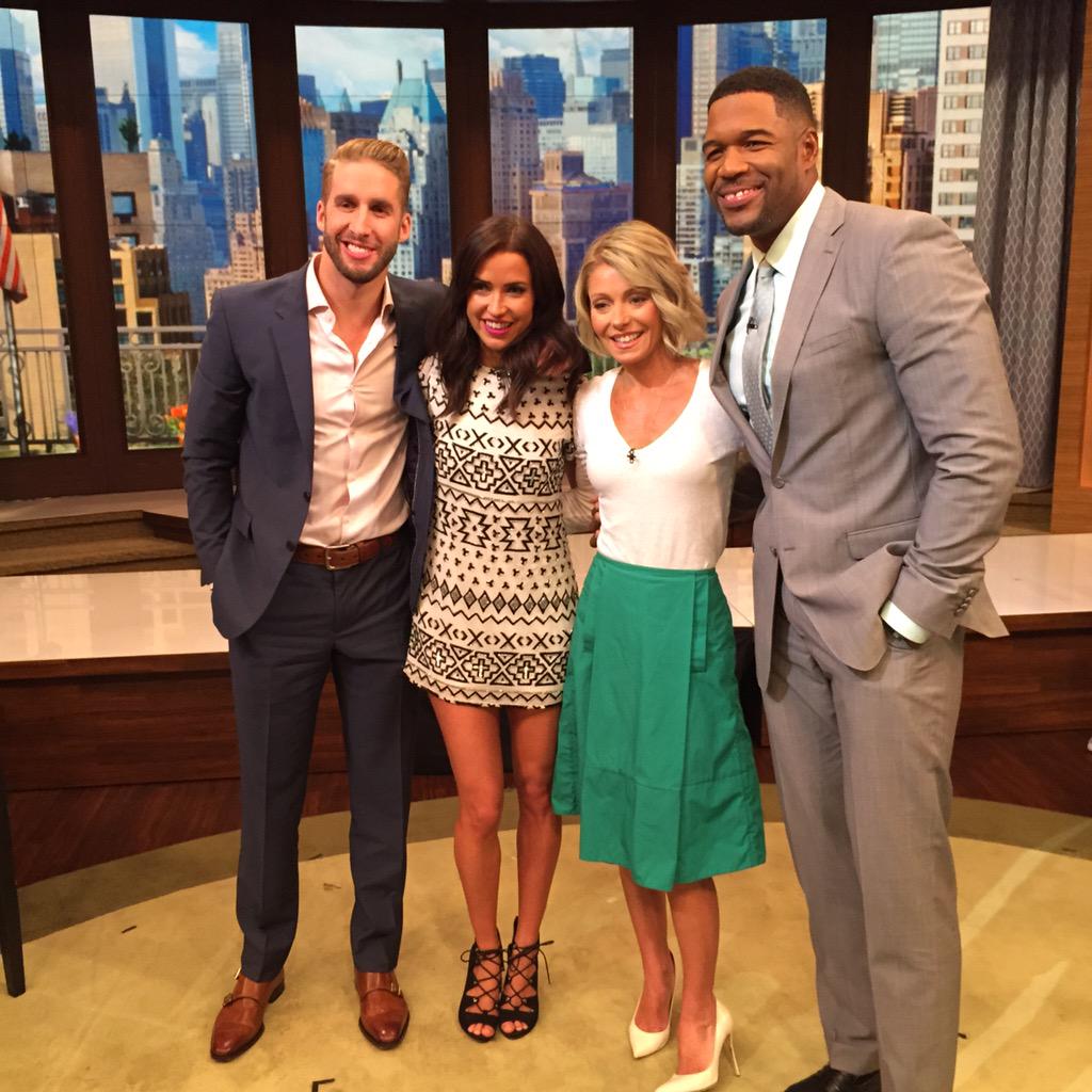 Kaitlyn Bristowe - Shawn Booth - Fan Forum - Media SM - NO Discussion - Page 2 CLAXFjqUkAAZa6G