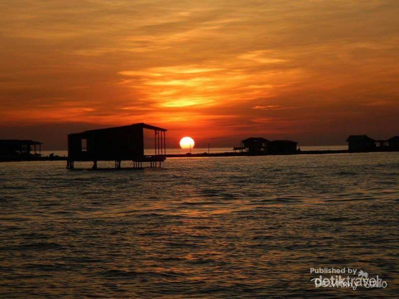 detikcom's tweet photo. Senja yang Indah di Karimunjawa http://t.co/jJZa0E30ii via @detiktravel http://t.co/xY4d2jJE1I