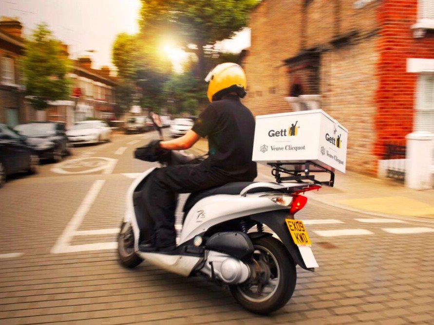 handdels's tweet photo. .@Gett #champagne #delivery is the perfect example of what we call #freightgoals http://t.co/KkfL8uAhz7 #transport http://t.co/TnK7BuJHpM