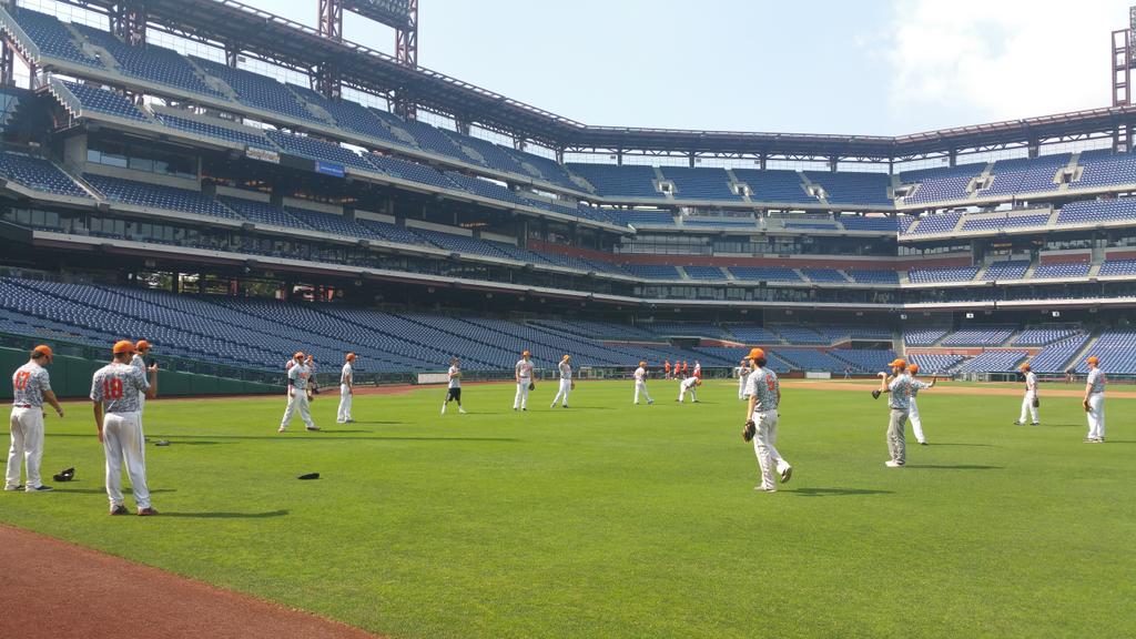 HOUSTONPLGRD's tweet photo. #teamhouston taking the field at CBP for warmups @TheReviewSports http://t.co/K7DpsxDOW8