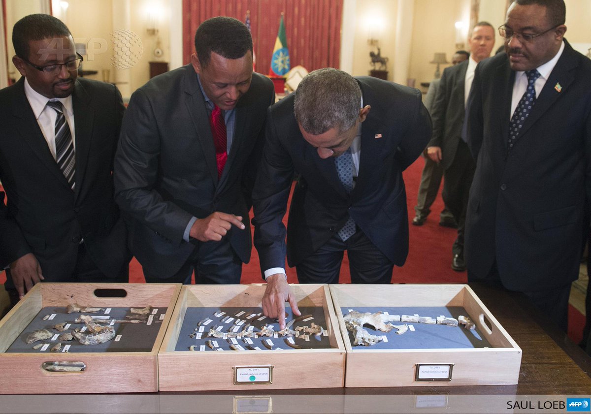 Obama meets Lucy: US President Obama touches a bone fragment of Lucy, who lived 3,2 million years ago <a href="/AFPphoto/">AFP Photo</a>