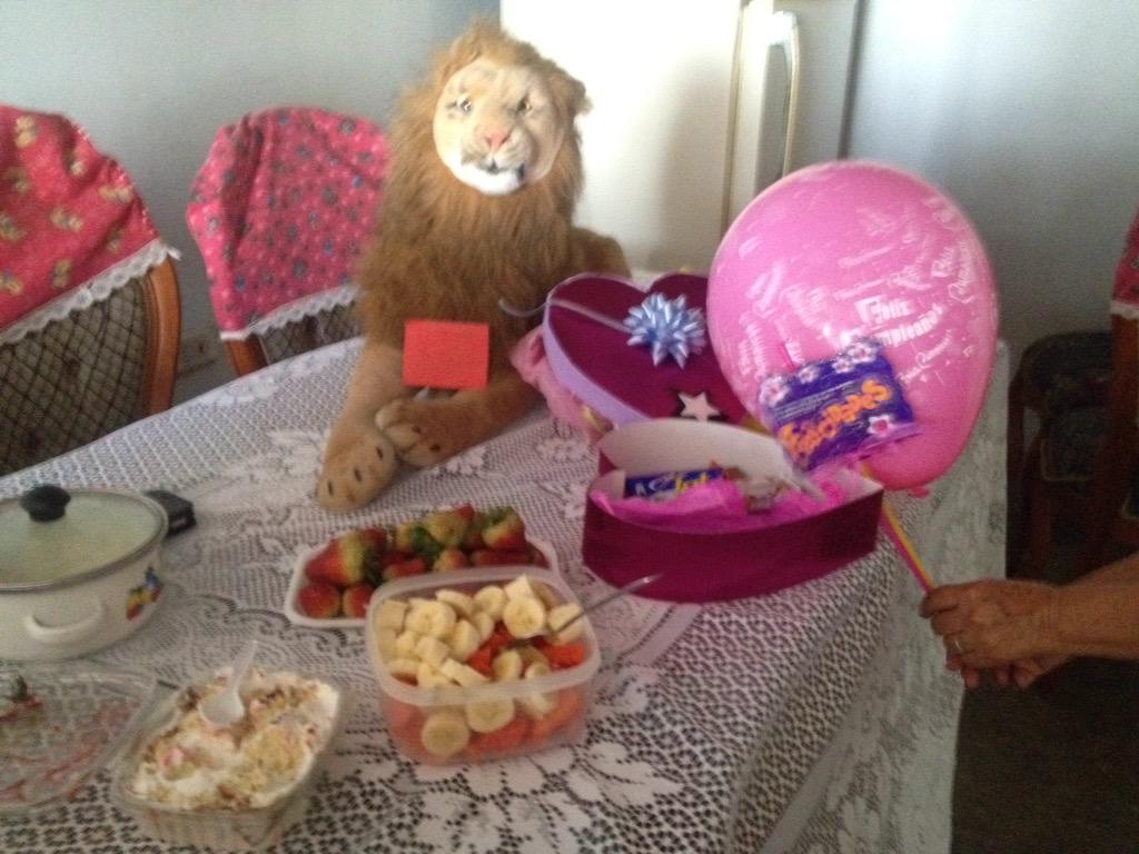 yurleidy1908's tweet photo. Mis regalitos de cumple 😊😊 http://t.co/xplk2zGvUF