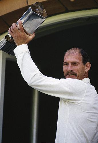 DolphinsCricket's tweet photo. Dolphins &amp; KZN salute legendary Rice - http://t.co/vaq704WjSt #RIPCliveRice @OfficialCSA http://t.co/rz5VgkbX0d