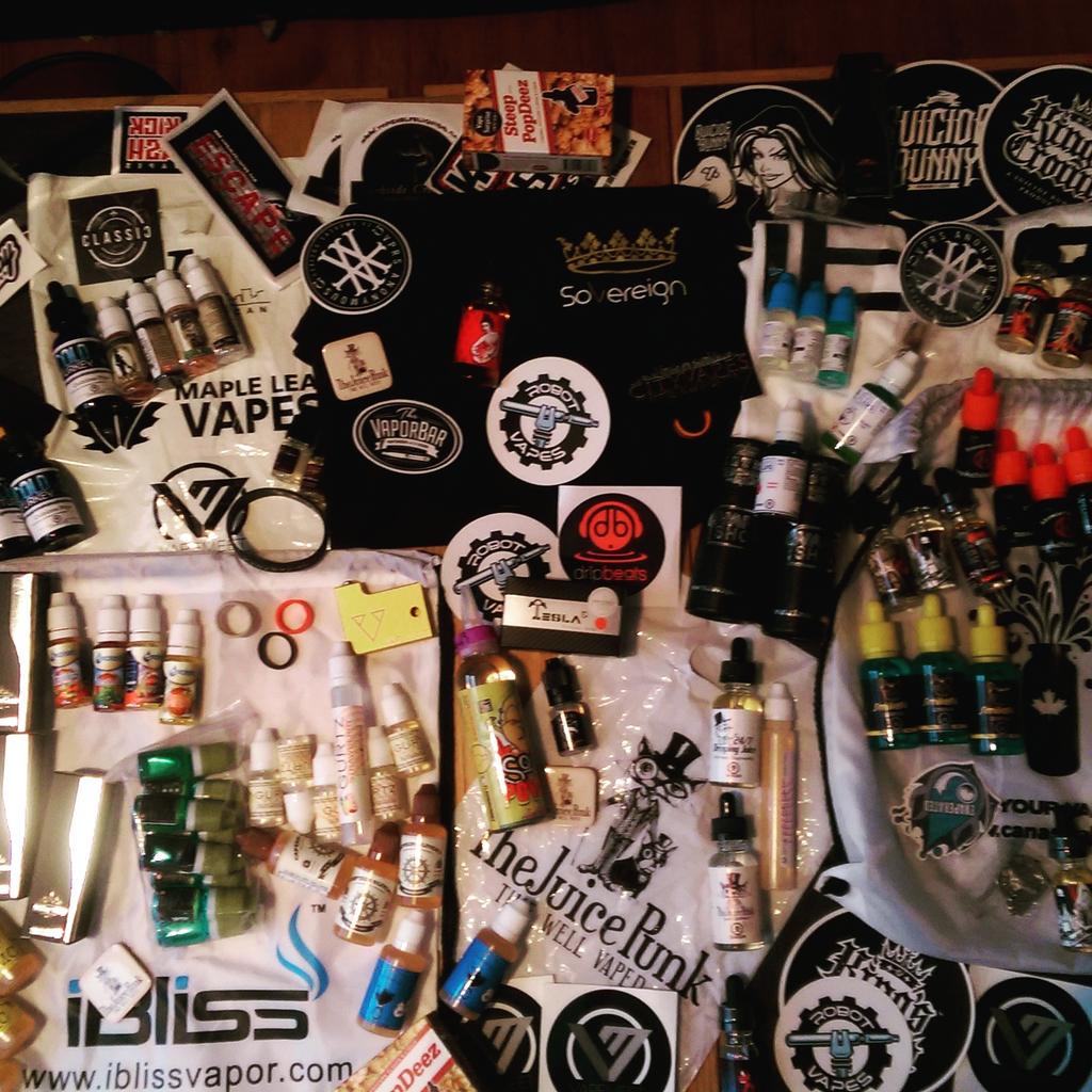 vapeleits's tweet photo. Vapecan swag 2015 #vapecan #buttoutvapeon #vapelyfe #torontovapers #oshawavapers #Durhamvapers #vapeon #ecigs http://t.co/UaOuCky555