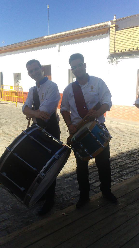 AdanCoria88's tweet photo. Tocando en aznarcaza con mi agrupación @AMsanlucascoria somos los mejores y callaremos muchas bocas buenas tardes http://t.co/wEbAuyOfrN