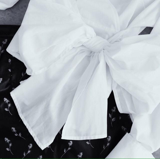 AlexLinfashion's tweet image. Studio time ✂️ Happy Tuesday ☺️ xx #AlexandraLin