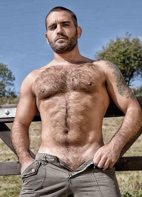 ComDesparza's tweet photo. “@_cockring: #BeardsNTattsTuesday #HairyArmPits #FurryStud #HotNScruff http://t.co/CMfYPbYAsG” #esteasi
