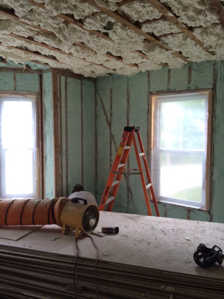 ThermoHomesInc's tweet image. #sprayfoam #construction Using all products available. #smartapproach #planningahead