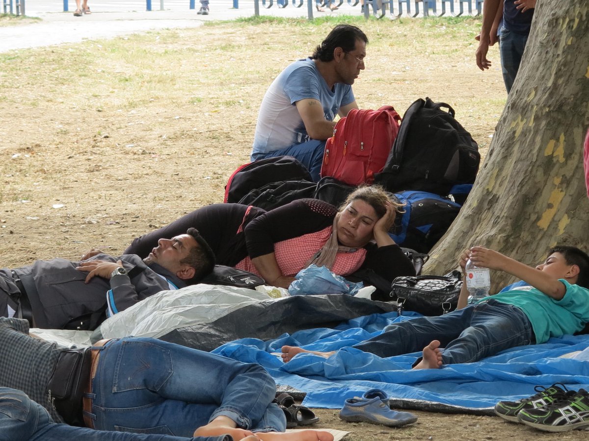breybelgrad's tweet photo. Für Flüchtlinge aus Afghanistan, Syrien ist Belgrad ein wichtiger Stopp auf dem Weg nach Deutschland. #dpa berichtet http://t.co/EbooDVV9RC
