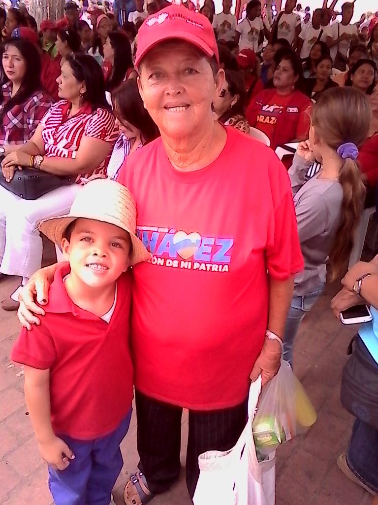 SalaNvaEsparta's tweet photo. La Familia Neoespartana celebra con alegría #61AnosChavezParaSiempre porque es #ChavezVictoriaDeVzla http://t.co/97T6ZZ30Mt