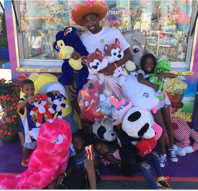 Multi_Deporte's tweet photo. Prohíben al exjugador de NBA, Gilbert Arenas jugar en los tiros libres de la feria después de ganar todos esto: http://t.co/ShKBgwQPZY