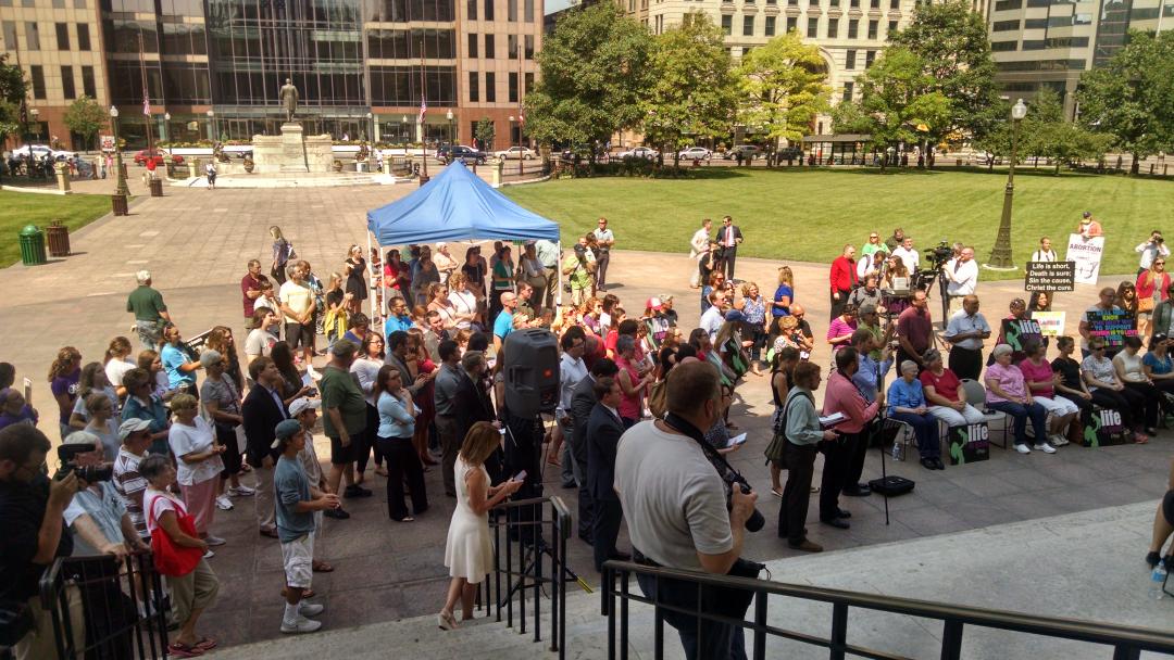 ohiolife's tweet photo. United we stand against #PPSellsBabyParts. #Cbus4life http://t.co/ujHulOyoQt