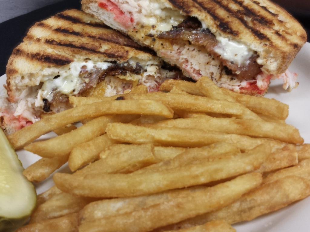 quaffgrill's tweet photo. Kickin Chicken Panini 7.99
#goroyals #quaffdelivery http://t.co/SYeSXwuTeL