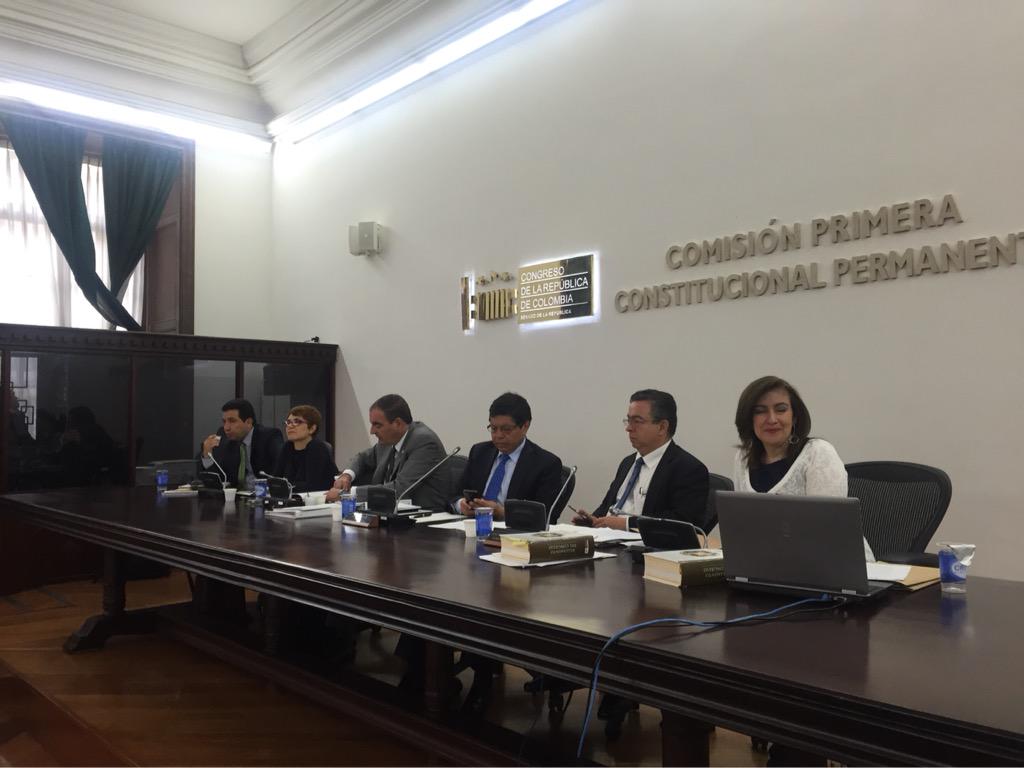 MinAgricultura's tweet photo. #AEstaHora @MinIragorri en debate sobre Zonas de Reserva Campesina - Catatumbo en Comisión I de @senadogovco http://t.co/3fTcT7GghO