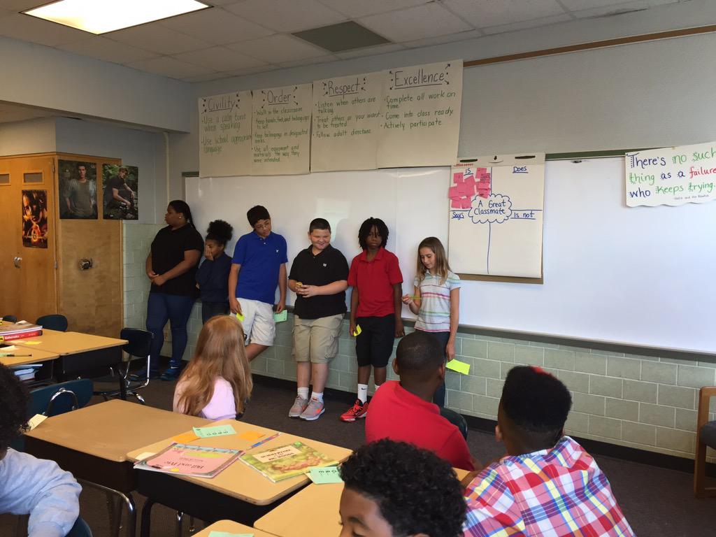 skellerCIMS's tweet photo. "A Great Classmate: is, does, says, is not" activity. #kellersclassroom #ciarocks #thanksbarnett http://t.co/y4bNKyHVlc