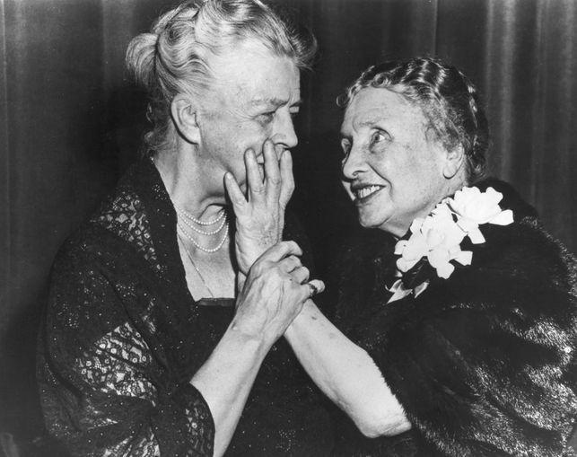 eldiarioes's tweet photo. 'Escuchar y hablar con las manos: La sordoceguera' http://t.co/KzgIM4RY5S  Por @AnitaBotwin en @retronesyhombre http://t.co/JF63lUwABw