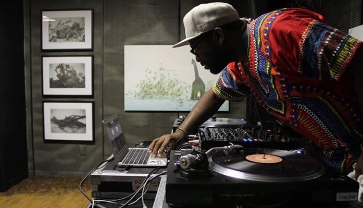 dlcvtamedia's tweet photo. NEW MUSIC: Engone Endong's #OKENG Marries Highlife and Afrobeat to Futurist Hip-Hop Produc… http://t.co/k3vHiJpr3y http://t.co/H3fkSMduTs