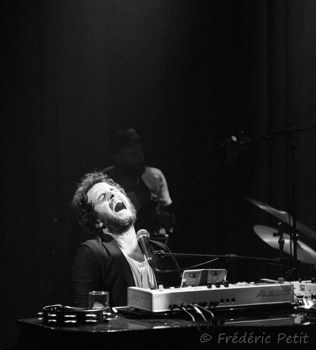 fredkitwit's tweet photo. Kiffer une chanson de Régine...
Ça, c'est fait !
Grâce à @benseonline @lestroisbaudets 
http://t.co/PHM3GXhsjd http://t.co/84y9w2qIdT