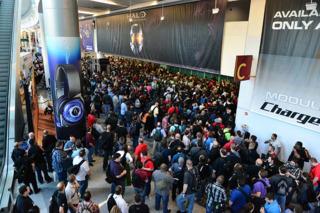 VideoGameNewsXP's tweet photo. Play Destiny Taken King, Star Wars Battlefront, ... - http://t.co/fczOUjPLva #HTC #LasVegas #SteamControllers http://t.co/dmfGQZAGfF