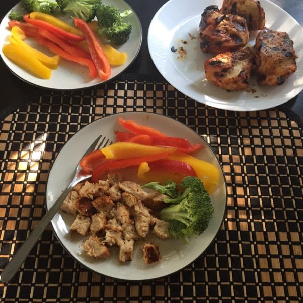 checkheroutnow's tweet photo. Another healthy meal today �� I need to get some more peppers at @shoprite #FavoriteDish https://t.co/xh9HshAzNO http://t.co/5zghjMZAgA