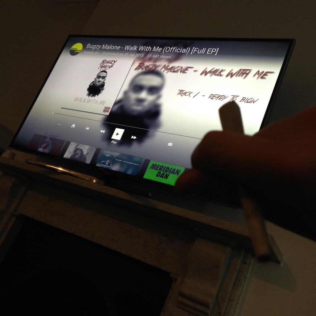 John_Mchardy's tweet photo. Gunna lay down &amp; listen to @TheBugzyMalone new ep! #walkwithme #mannyonthemap 0161! #runninggrime ✔️🎶 http://t.co/Pwt1qmJdlH