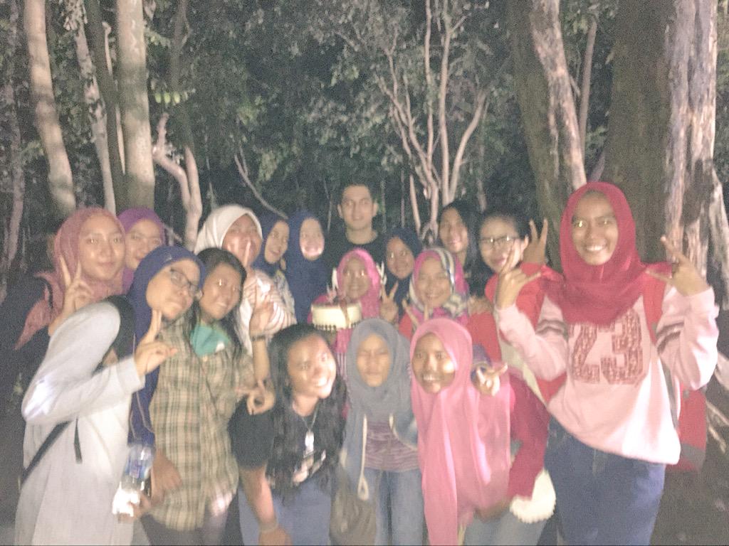 kvinjulio's tweet photo. Temen-temen KJLV tadi pada dateng ke lokasi, makasih ya guys makasih ucapan &amp; doanya &amp; kadonya :D , keep support!! http://t.co/ch8HkofEut
