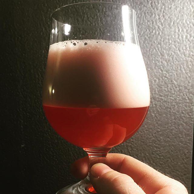 SideProjectBrew's tweet photo. Raspberry Foedre Beer for @femmeferment and @missiontacostl tonight... http://t.co/Y731DNWYMk