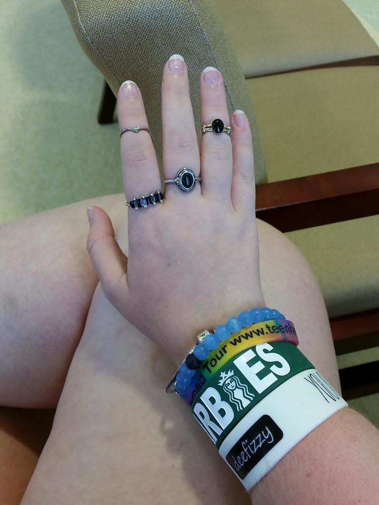 perksofbeingemm's tweet photo. Oh hey @deefizzy look what I'm wearing 😊😊😊💞 #WeLoveYouDamon #deefizzy #damonfizzy #midrings http://t.co/J8qP13Ujsh