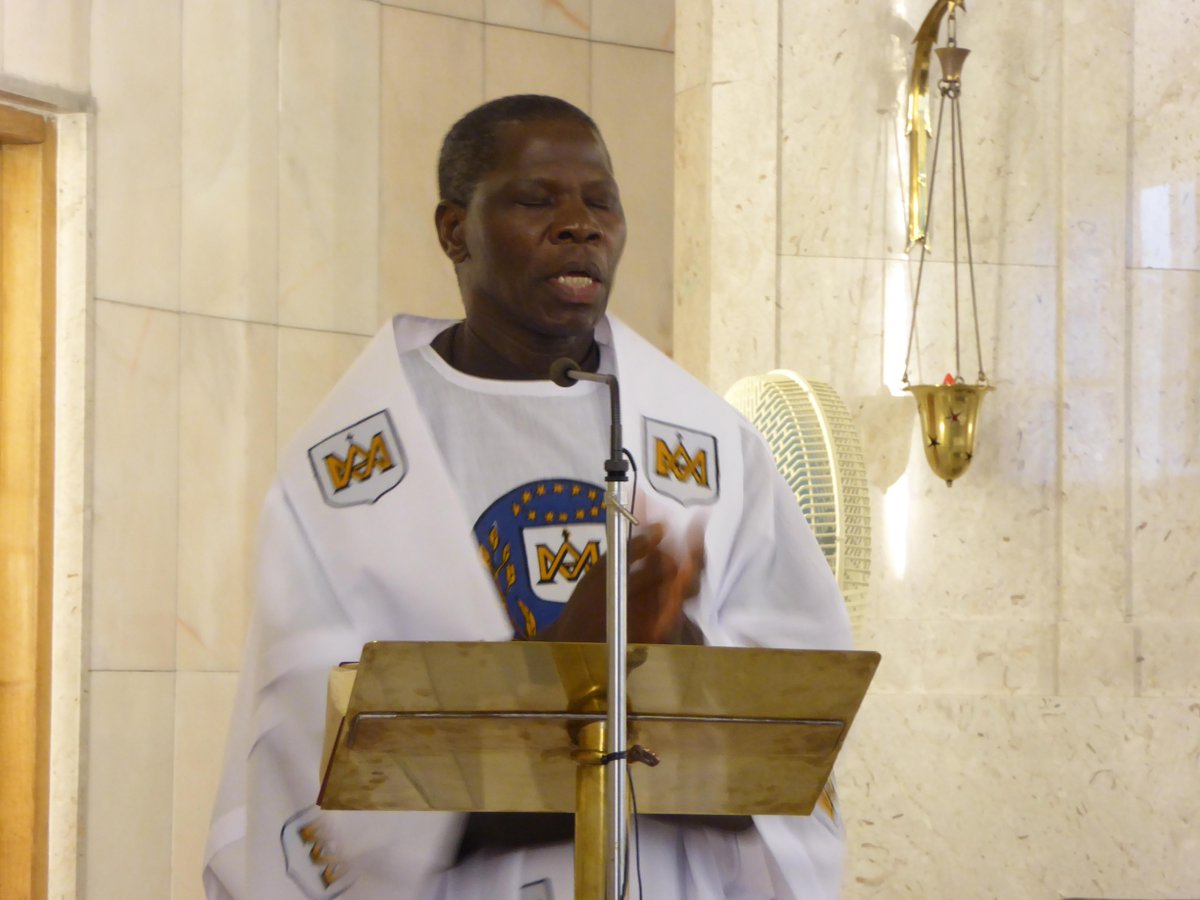 La Eucaristía, al final de la tarde ha estado presidida por el P. Desiré Unen, Carmelita.