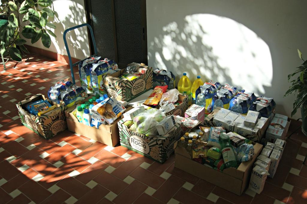 terceracaidasan's tweet photo. Donación realizada a las hermanas del convento de las Carmelitas Descalzas http://t.co/aL5P2DeGlX http://t.co/NIXodGRcg2