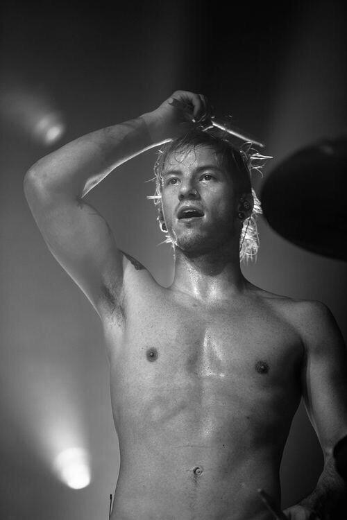 shirtlesstop
