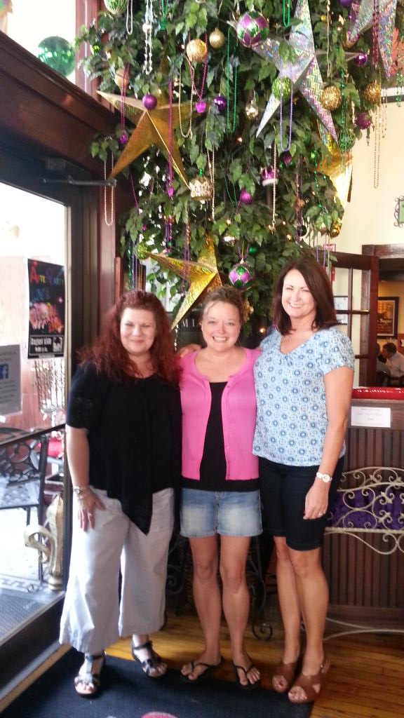 susan_martens's tweet image. Writing groups from #plwpsi15 wrap up an  amazing summer by celebrating at Boudreaux's @theplwp