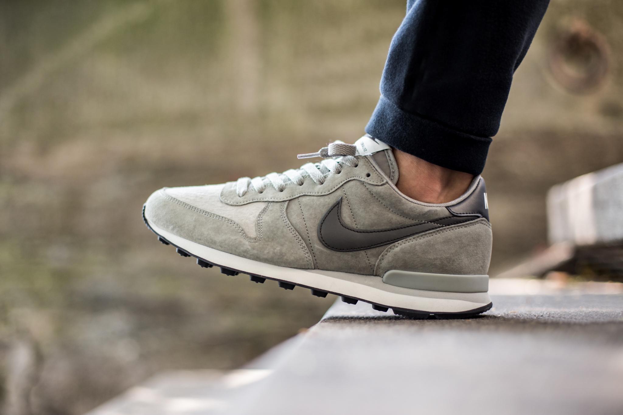 Titolo on X Nike Internationalist Leather Mine Grey Deep Pewter Lunar Grey SHOP HERE http t ZNJWXj1C7D http t B0F9uZpZIl X